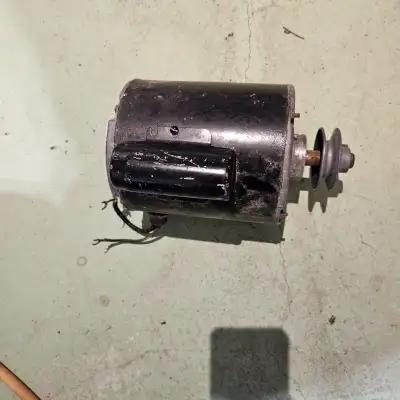 G E capacitor start electric motor good condition works well asking 15. 00 obo .please call or text...