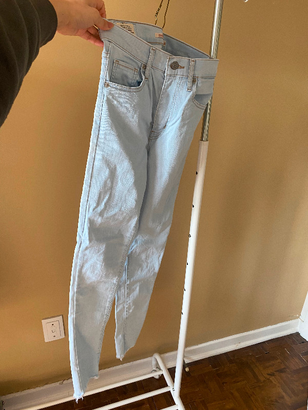 Levis skinny jeans size 25 dans Femmes - Pantalons et shorts  à Longueuil/Rive Sud - Image 4