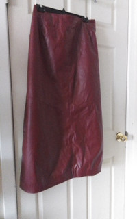 WOMAN FAUX LEATHER SKIRT SZ 24/26 (3X) - RUSTY RED