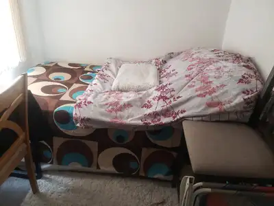 Petite chambre meublée à louer à 5 mn des métros Acadie et Parc