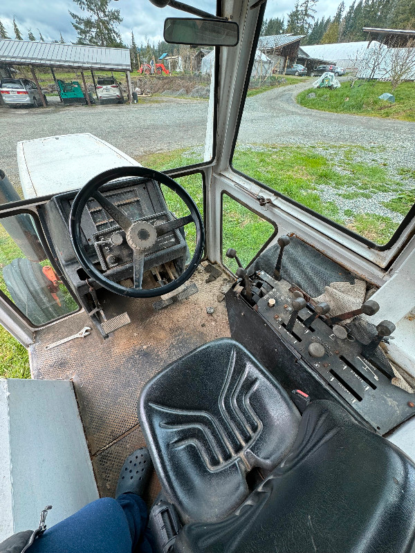 Case 2290 Tractor in Farming Equipment in Cowichan Valley / Duncan - Image 3
