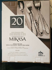 Mikasa 20 piece service for 4