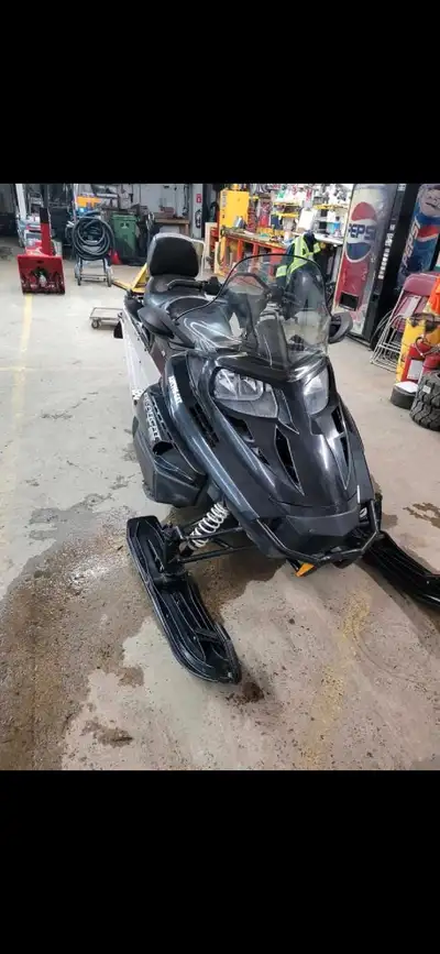Bearcat 570 xte 2014 8000 km tjs été entretenue au garage mais depuis 2 ans servit 5 fois