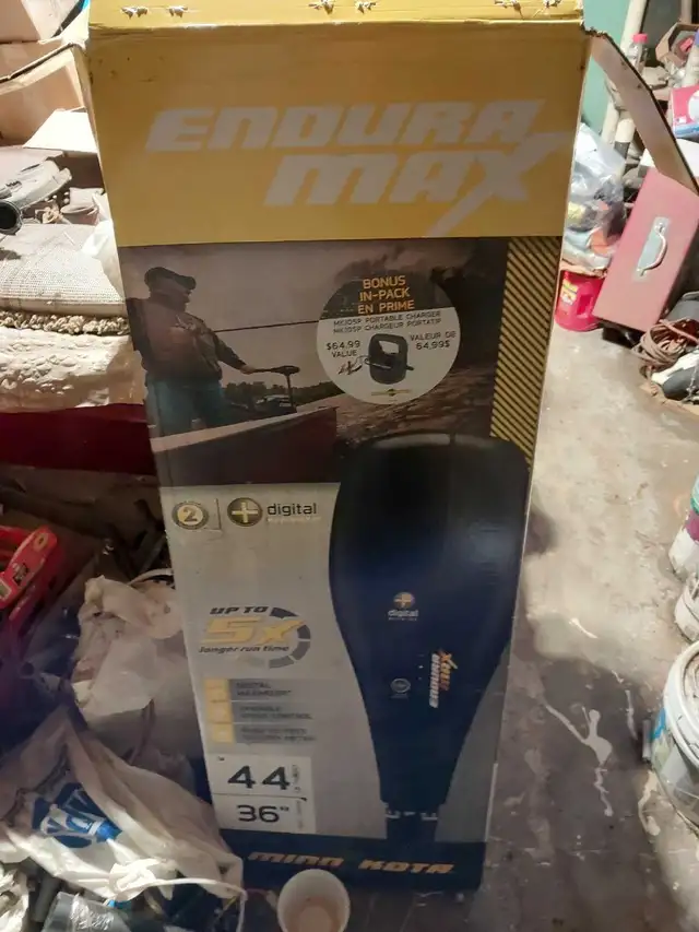 11ft inflatable zodiac style boat, 15 hp and trolling motor in Powerboats & Motorboats in Edmonton - Image 11