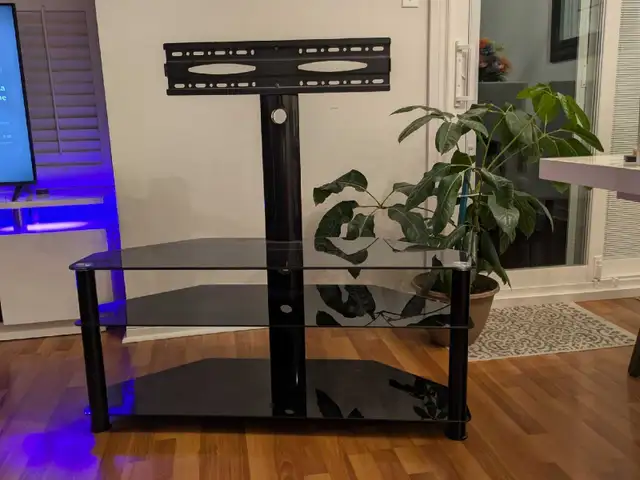 Corner TV Stand in TV Tables & Entertainment Units in Markham / York Region - Image 4