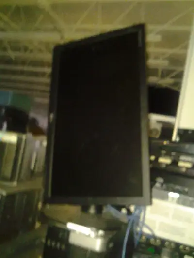 ecran 22 ppouces $40 24 pouces $40 - $90 monitors 15 - 40 inch 300+UNITS! svga dp hdmi dvi LIST↓ als...