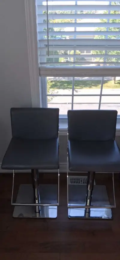 2 bar stools, View more