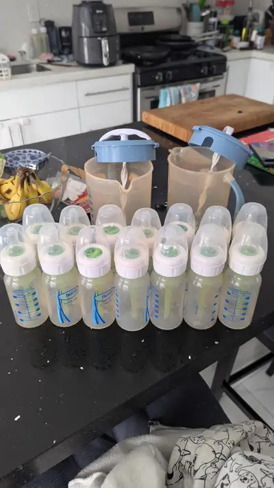 Dr. Brown's Bottles (14x) + 2 Formula Mixing Pitchers, View more
