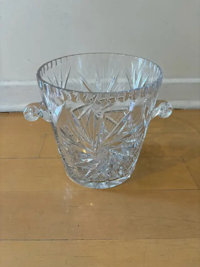 Champagne/Wine Ice Bucket  - CRYSTAL PINWHEEL - Scea à Glace in Kitchen & Dining Wares in City of Montréal - Image 2