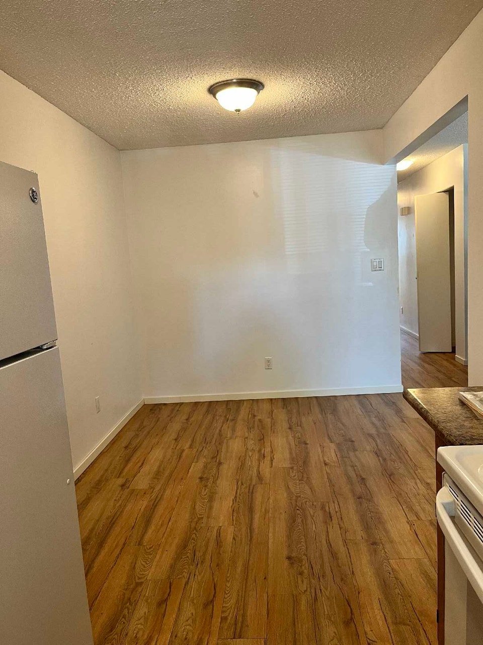 Very close to UofA, Scona, Whyte Ave, Shops, Bus, Short ride DT 4
