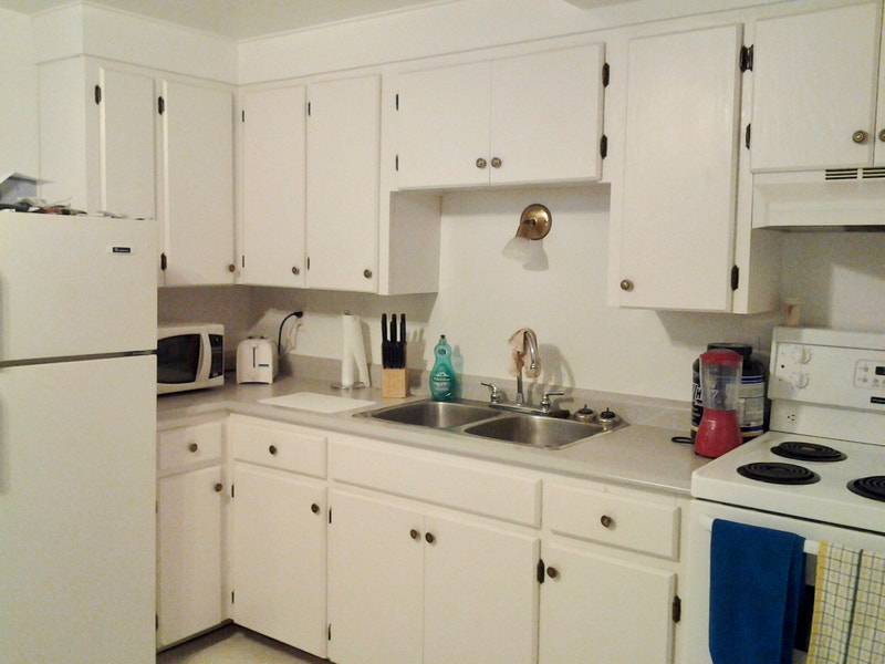 Clean, quiet bachelor apartment for rent downtown Bathurst. Long Term