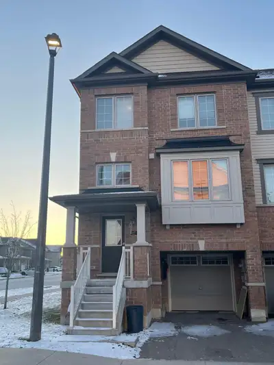 Beautiful end-unit townhome in a great location. Spacious 3 Bedroom (big primary room with walk-in c...