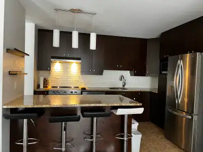 Caractéristiques : • Condo 5 ½ sur 2 étages • Environ 1 390 pi² • Stationnement extérieur inclus • B...