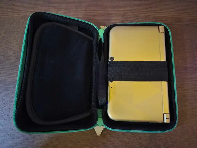 Nintendo 3DS XL Zelda Between Worlds + Case
