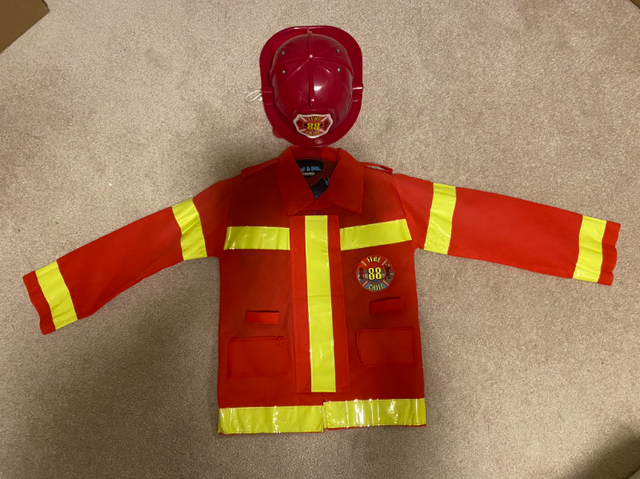 Selling Halloween fireman costume set - 5- 6T in Costumes in St. Albert - Image 2