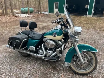 Road King. Low low miles. Retro. 2 Tone teal and cream Excellent bike. Floor boards. Highway pegs 20...