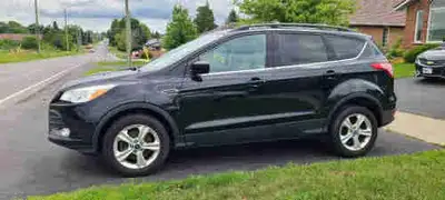 Clean, good looking 2013 Escape SE with 1.6l ecotech engine and 4wd. Heated seats, Bluetooth, cruise...