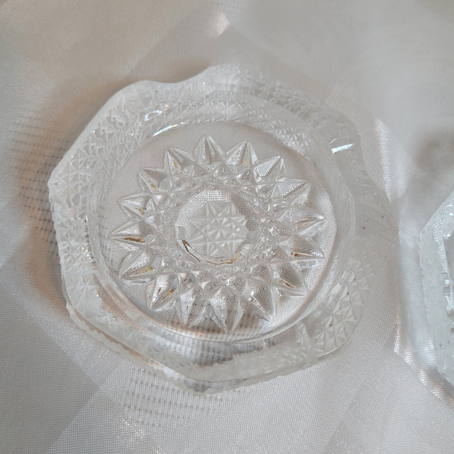 Pair Of Beautiful 3" Vintage Crystal Ashtrays in Arts & Collectibles in Markham / York Region - Image 2
