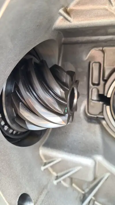 Crown wheel and pinion 9x40 for differential Ferrari California, original, used in excellent conditi...