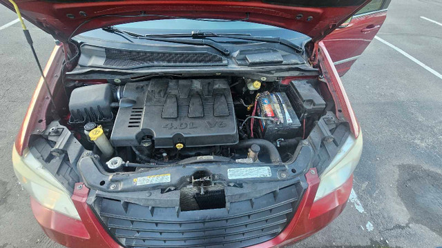 chrysler town&country in Cars & Trucks in Mississauga / Peel Region - Image 2