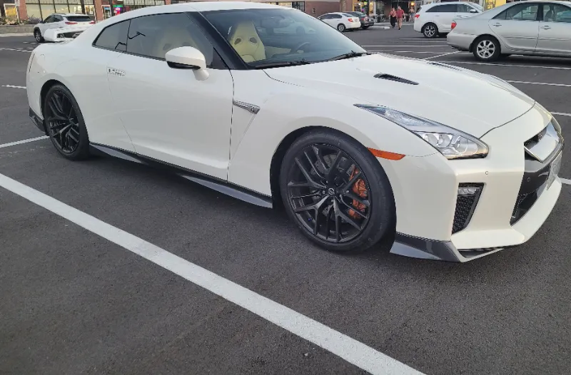 2018 GTR Premium - Pearl white on ivory leather, only 4,900 kms