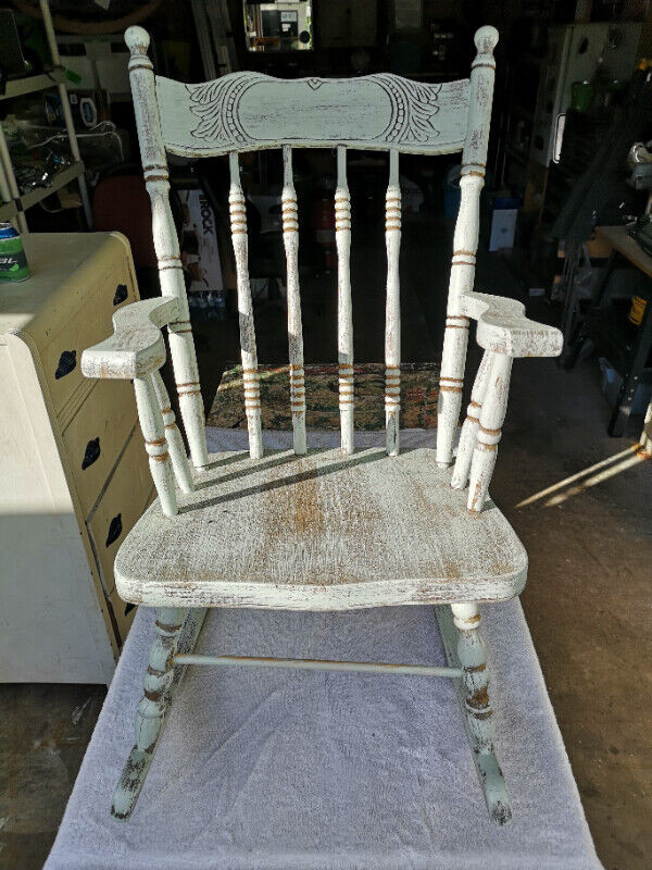 Kids rocking chair in Chairs & Recliners in Renfrew - Image 2