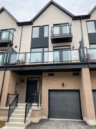 4 Bedroom Townhouse For Lease!