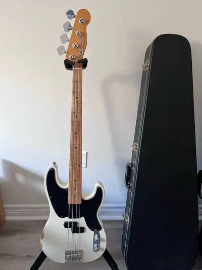 Fender Mike Dirnt Precison Bass, View more