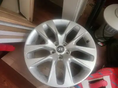Great shape 5 bolt 19" rims came off of a Hyundai genesis