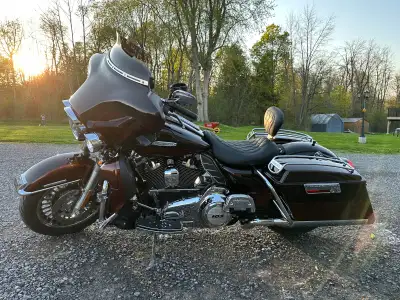 Harley Davidson Electra Glide Ultra Limited (FLHTK) In immaculate condition. Stored in heated garage...