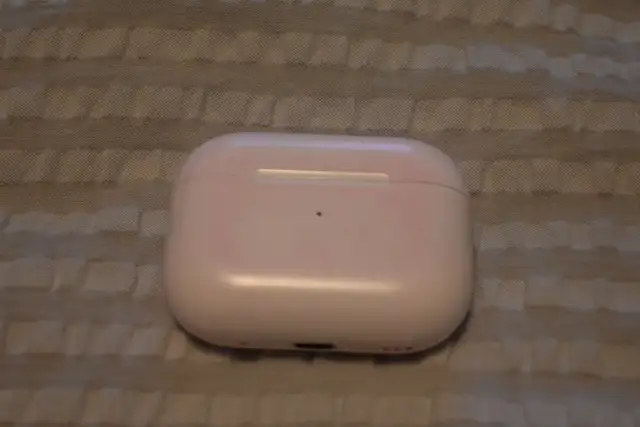 AirPods Pro 2, Lightning case, earbuds replaced 9 months ago597784591504527362