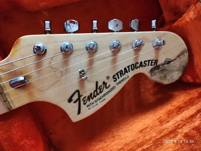 2007 Fender Yngwie Malmsteen Stratocaster for sale or trade in Guitars in Mississauga / Peel Region - Image 9