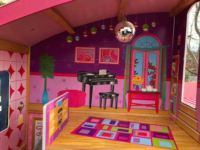 Barbie “glam” house in Toys & Games in City of Toronto - Image 2