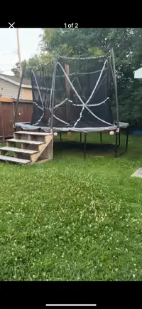 13' oval trampoline with padding and enclosure