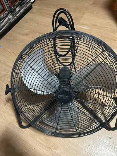 This is a Commercial Electric 22" industrial fan that delivers powerful airflow to keep you cool in...