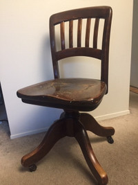 Antique Office Chair / Chaise de Bureau Antique