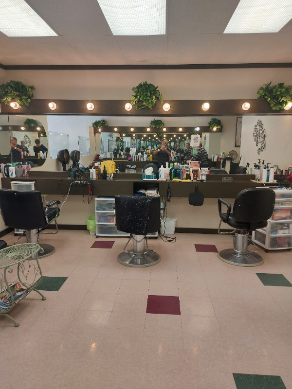 Salon chair rental in Health and Beauty Services in St. Albert