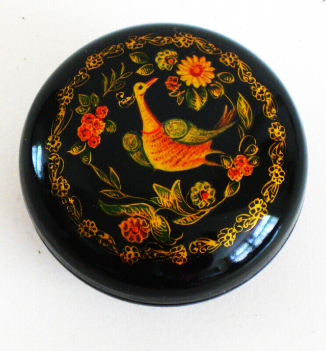 BOX VINTAGE RUSSIAN MINIATURE HAND PAINTED MSTERA BIRDS MINT in Arts & Collectibles in Stratford
