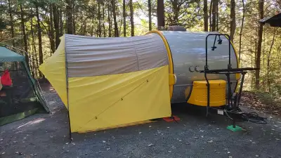 Roulotte Nucamp Tab 320 S, très propre. Chauffage radiant au Glycol, climatiseur, téléviseur 12 volt...