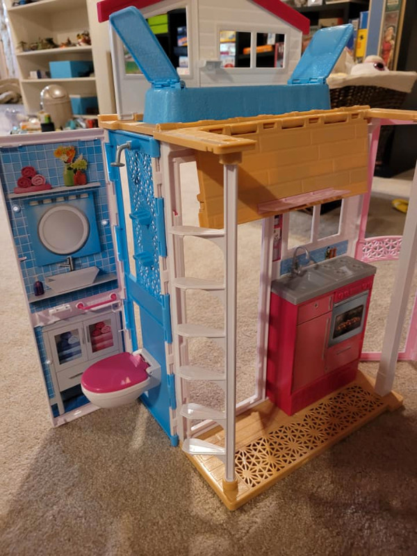 Barbie Doll House - portable | Toys & Games | Kitchener / Waterloo | Kijiji