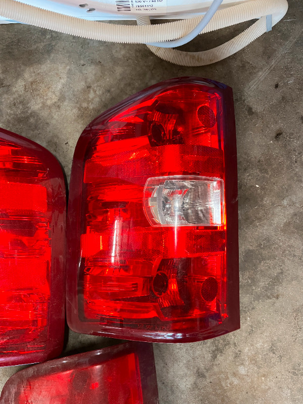 Chev Tail Lights in Auto Body Parts in Barrie - Image 2