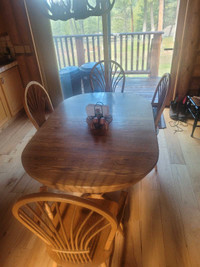 Kitchen table and 5 chairs