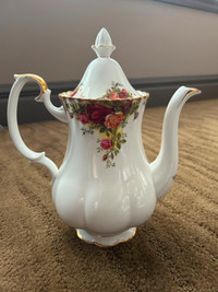 This Royal Albert Old Country Roses coffepot set