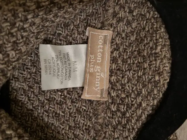 Ladies sweater in Women's - Tops & Outerwear in Kitchener / Waterloo - Image 6