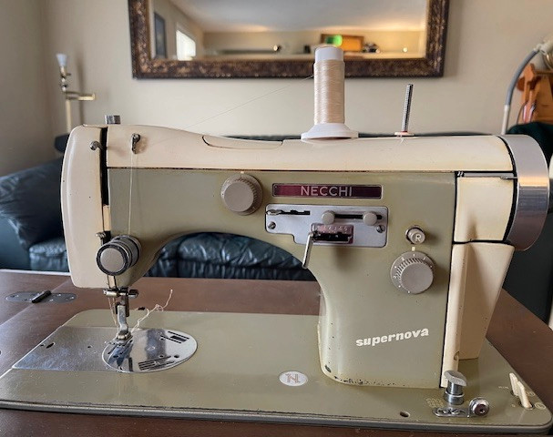 Necchi Supernova ALL METAL Sewing Machine in Hobbies & Crafts in Kitchener / Waterloo - Image 3