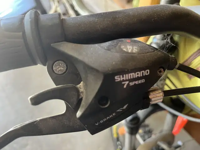 Shimano 7-Speed Mountain Bike in Mountain in Kitchener / Waterloo - Image 3