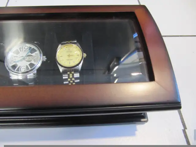 Classic Bombay Model 714 Solid Wood Jewellry/Watch Box Circ 2009 in Jewellery & Watches in Mississauga / Peel Region - Image 10