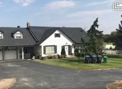 Detached 3 Bedrooms house for rent in Caledon near Hurontario st and Old Baseline Road with 3 Parkin...
