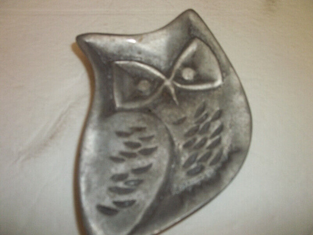Hoselton aluminum  owl tray in Arts & Collectibles in Chatham-Kent