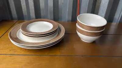 Ceramic 8 piece Dinnerware Set, View more